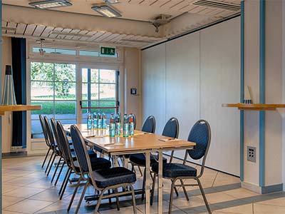 Tagungsraum mit aktueller Seminartechnik