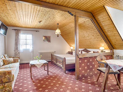 Traditionelles Schwarzwaldstüble mit Balkon