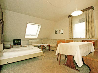 Familienzimmer Belchenstube Wohn- und Kinderzimmer im Gästehaus