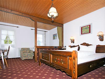 Traditionelles Schwarzwaldstüble mit Balkon